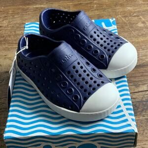 Native Jefferson‎ Boys size 5 NIB